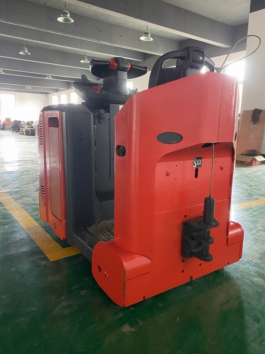 電動(dòng)牽引車