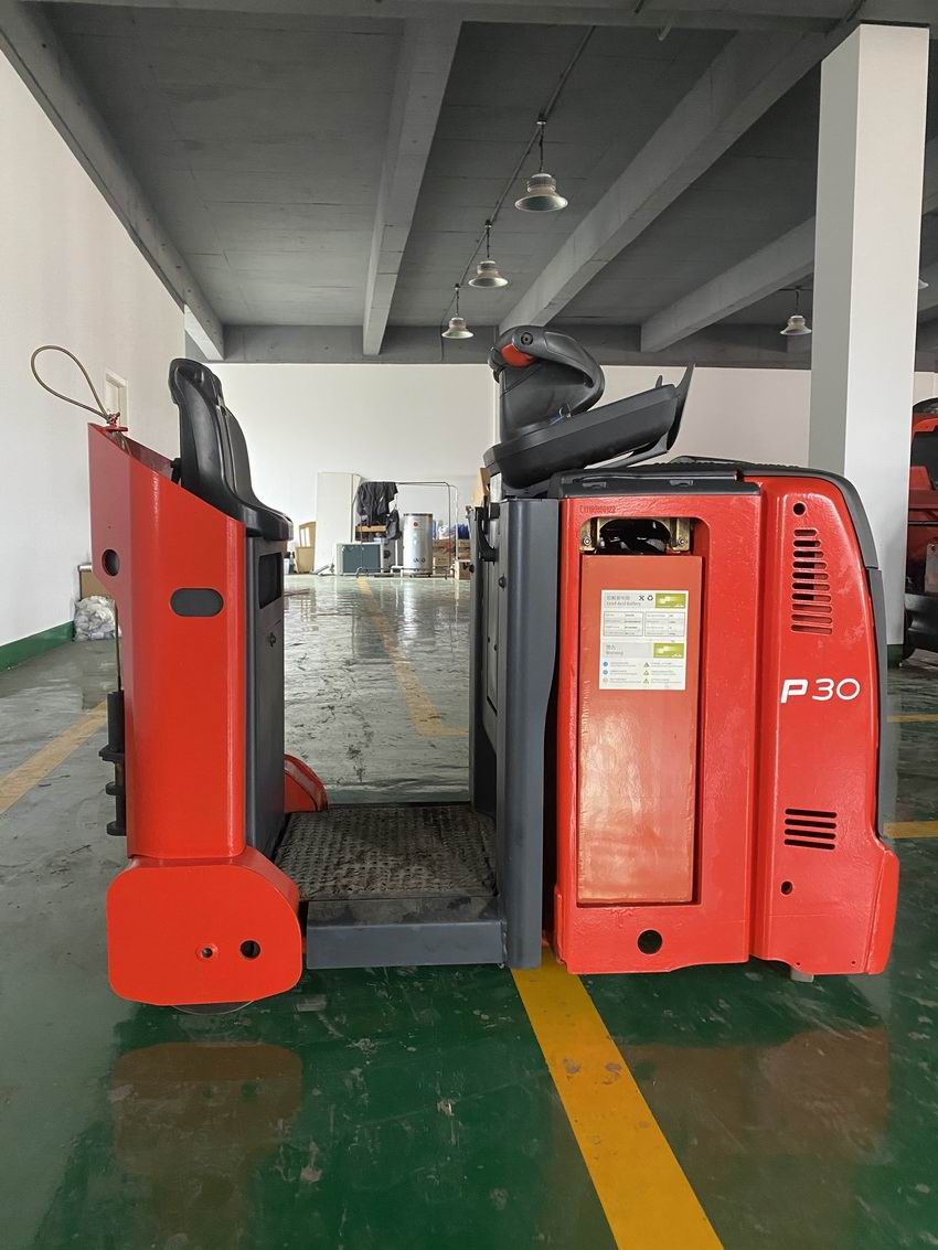 電動(dòng)牽引車