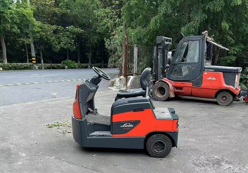 電動(dòng)牽引車