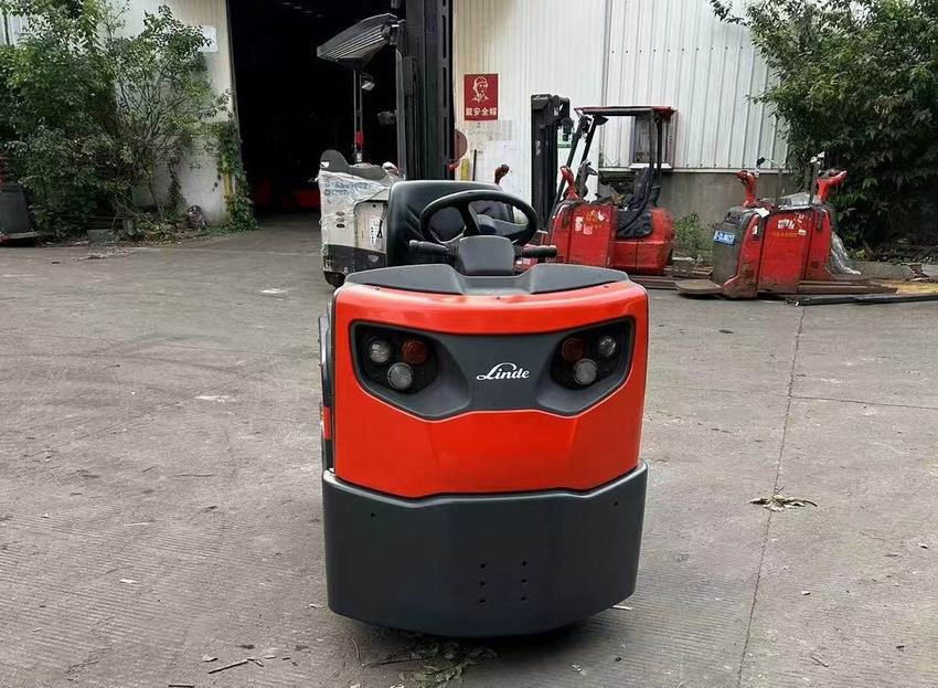 電動(dòng)牽引車
